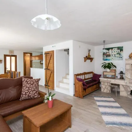 Beautiful Anita - Four Bedroom With Outdoor Swimming Pool