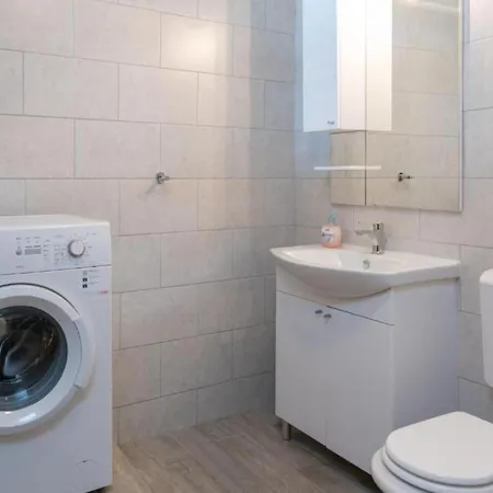 Beautiful Anita - Four Bedroom With Outdoor Swimming Pool